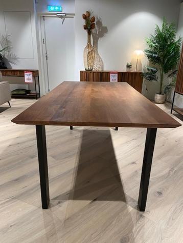 nu of nooit! Eettafel Kandari  beschikbaar voor biedingen