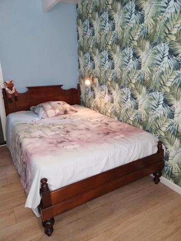 Mahoni hout Frans bed l.200cm b.140cm. H40 beschikbaar voor biedingen