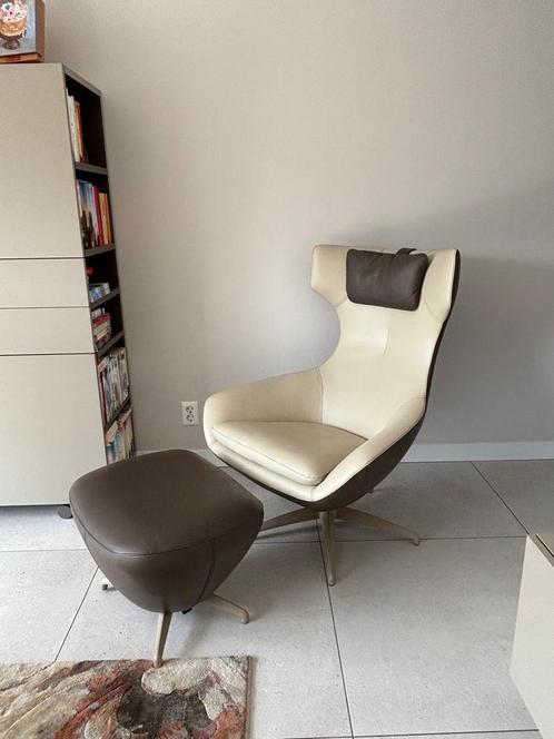 Leolux Caruzzo Plus met poef, Huis en Inrichting, Fauteuils, Zo goed als nieuw, Leer, 50 tot 75 cm, Minder dan 75 cm, Ophalen of Verzenden