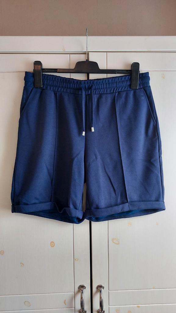 Amisu New Yorker short maat 42, Kleding | Dames, Broeken en Pantalons, Zo goed als nieuw, Maat 42/44 (L), Blauw, Kort, Ophalen of Verzenden