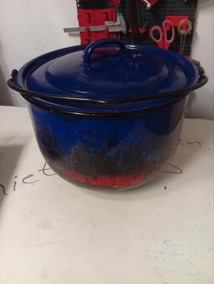 Vintage blauwe rode emaille pan met deksel en bolle bodem, Antiek en Kunst, Antiek | Emaille, Ophalen of Verzenden