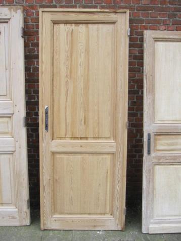 217,5hx85br antieke grenen paneeldeur, geloogd beschikbaar voor biedingen