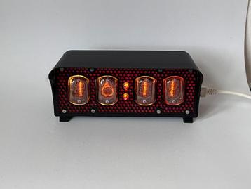 Nostalgische klok met Nixiebuisjes beschikbaar voor biedingen