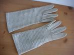 Ouderwetse beige handschoenen in prima staat, Kleding | Dames, Mutsen, Sjaals en Handschoenen, Ophalen of Verzenden, Zo goed als nieuw
