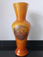 Opaline vaas met romantische afbeeld. en vergulde versiering, Ophalen of Verzenden