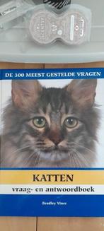 Boek met info over katten/poezen, Ophalen, Zo goed als nieuw, Katten