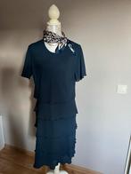Elegante donkerblauwe jurk met lagen - Maat 42, Maat 38/40 (M), Blauw, Ophalen of Verzenden, Zo goed als nieuw