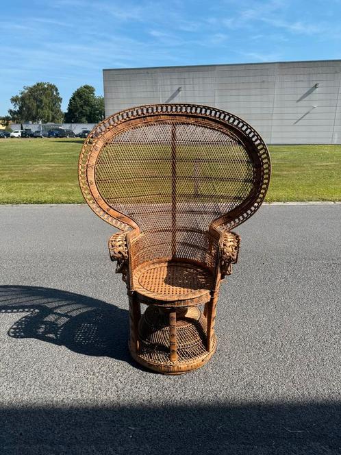 Pauwstoel / emmanuelle peacock chair, Antiek en Kunst, Antiek | Meubels | Stoelen en Banken, Ophalen