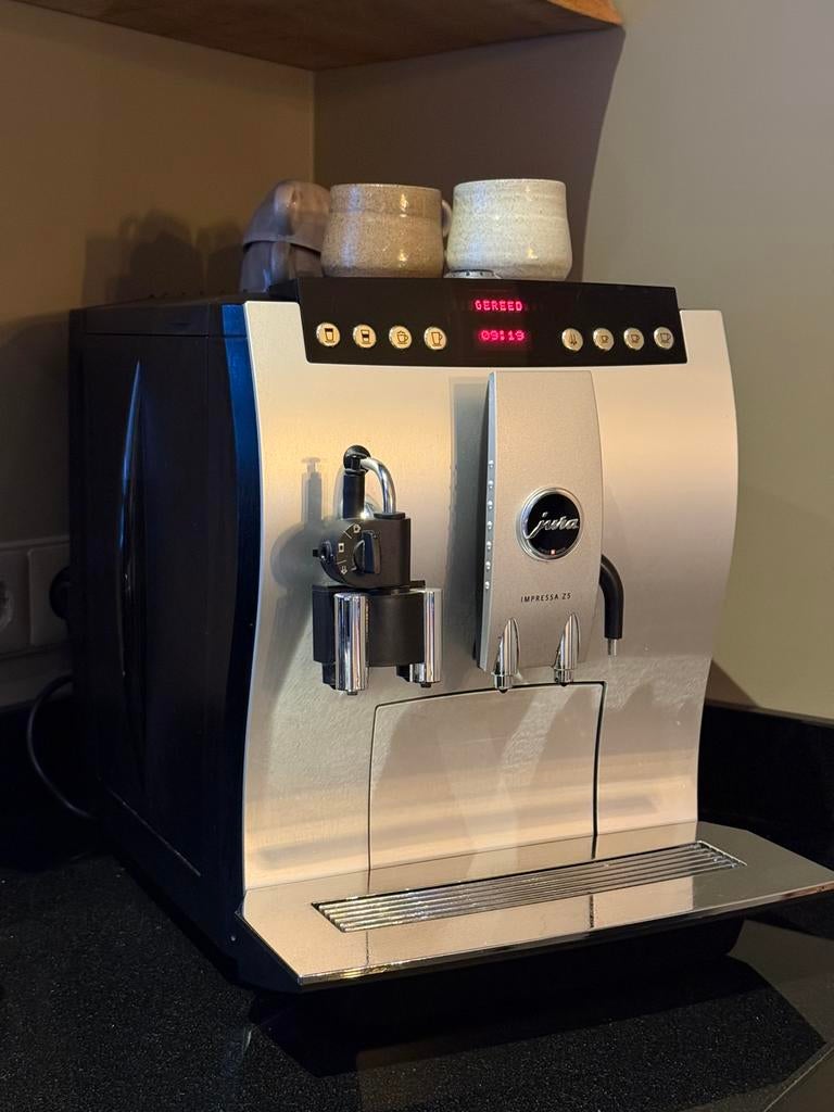 Jura Z5, Witgoed en Apparatuur, Koffiezetapparaten, Afneembaar waterreservoir, Gebruikt, Koffiemachine, Koffiebonen