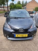 Toyota Aygo 1.0 12V Vvt-i 5DRS MMT 2016 automaat Grijs, Stof, 4 stoelen, Origineel Nederlands, 24 km/l