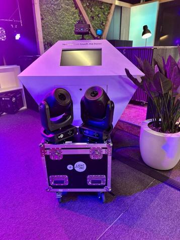 2x Light Inc. ERA Spot-200 LED moving heads + flightcase! beschikbaar voor biedingen