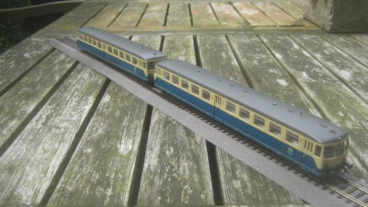 KATO 30803: tweedelige set "Akkutriebwagen" DB, tijdperk IV, Hobby en Vrije tijd, Modeltreinen | H0, Zo goed als nieuw, Gelijkstroom