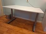IKEA bureau - In hoogte verstelbaar, Huis en Inrichting, Bureaus, Ophalen, In hoogte verstelbaar, Zo goed als nieuw, Bureau