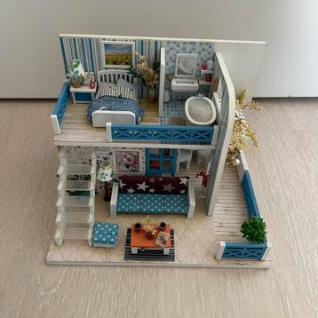 Miniatuur huisje modelbouw bouwpakket (is al gemaakt) beschikbaar voor biedingen