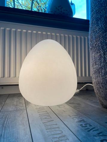 Zeer grote witte EGG Lamp H35 cm beschikbaar voor biedingen