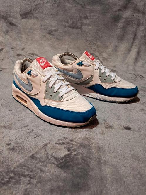 Nike Air Max Light - Blue Lacquer Size 38, Kleding | Dames, Schoenen, Gedragen, Sneakers of Gympen, Wit, Ophalen of Verzenden