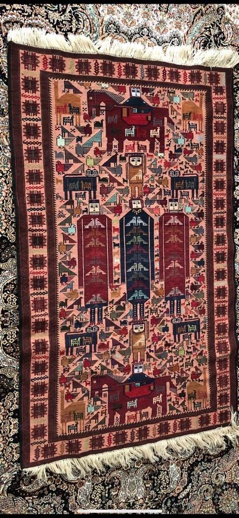 Handgeweven Perzisch tapijt met uniek design, Antiek en Kunst, Antiek | Kleden en Textiel, Ophalen