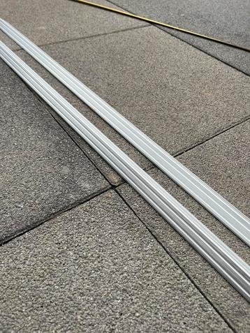 2 aluminium hoeklijnprofielen 127 cm 30 x 24 mm beschikbaar voor biedingen