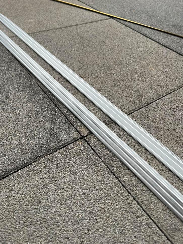 2 aluminium hoeklijnprofielen 127 cm 30 x 24 mm, Doe-het-zelf en Verbouw, Plinten en Afwerking, Nieuw, Overige typen, Overige materialen