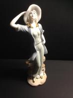 Beeld Dame modern gekleed Merk: Artesania porcelana Espanola, Ophalen of Verzenden, Nieuw, Mens