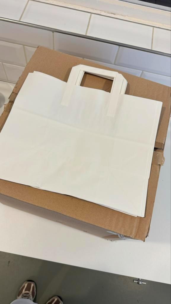 Witte papieren draagtas, Diversen, Papierwaren, Nieuw, Ophalen of Verzenden