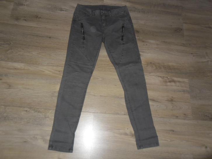 Cream Grijze Lange Spijkerbroek Maat 31, Kleding | Dames, Broeken en Pantalons, Zo goed als nieuw, Maat 38/40 (M), Grijs, Lang