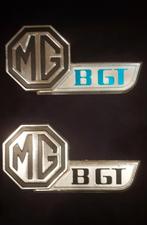 MGB GT  badge 2 x  I.z.g.st., Ophalen of Verzenden, Gebruikt, Achterklep