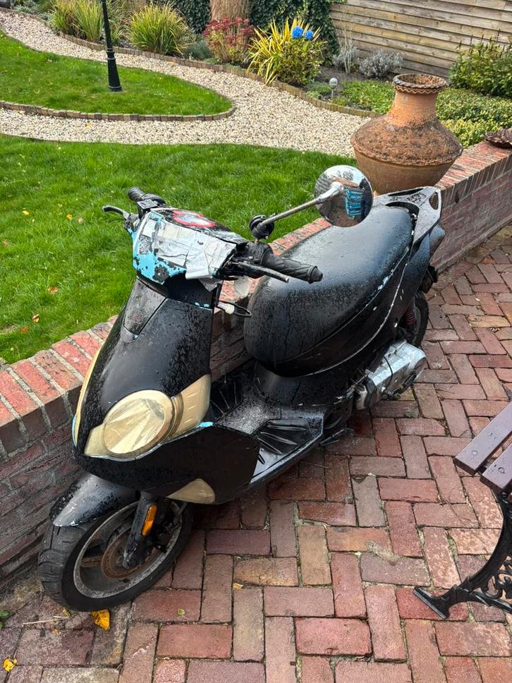 Generic scooter / cross scooter / brommer, Fietsen en Brommers, Snorfietsen en Snorscooters, Zo goed als nieuw, Overige merken