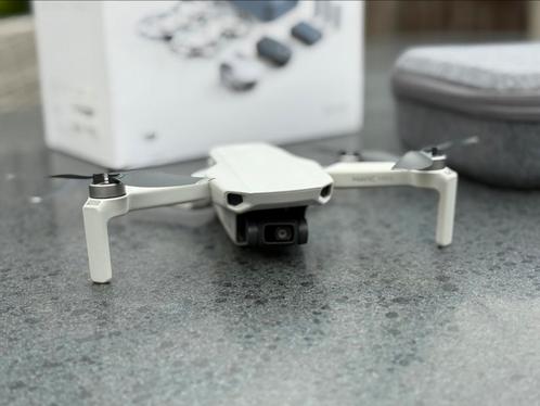 DJI Mavic Mini Fly More Combo – Compleet & Vakantieklaar!, Audio, Tv en Foto, Drones, Zo goed als nieuw, Ophalen of Verzenden