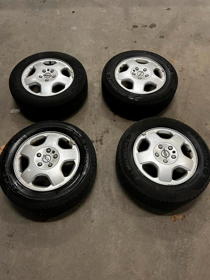 4x Opel lichtmetalen velgen 15” (5x110) banden versleten, Auto-onderdelen, Banden en Velgen, Velg(en), Zomerbanden, 15 inch, 195 mm