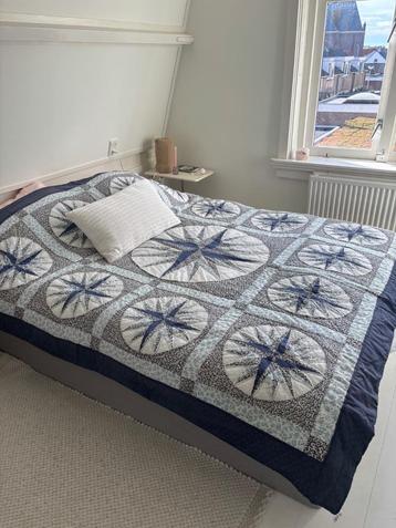 Quilt met een Mariner's Compass-patroon beschikbaar voor biedingen