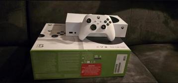 Xbox Series S 512GB SSD met oplaad accessorie beschikbaar voor biedingen