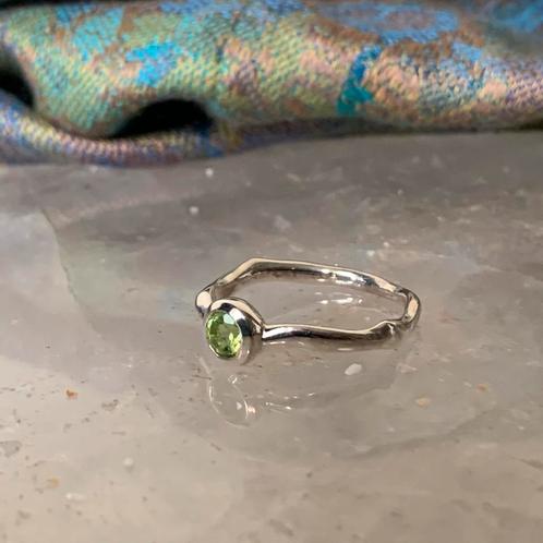 Peridoot olivijn geluk vreugde beschermt maat 20 uniek SALE, Sieraden, Tassen en Uiterlijk, Ringen, Zo goed als nieuw, Dame of Heer