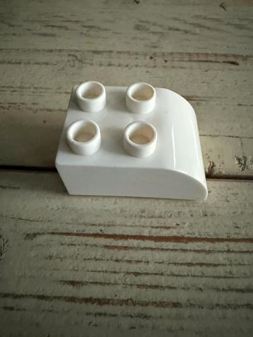 wit 2x2 rond aflopend blokje LEGO DUPLO beschikbaar voor biedingen