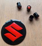 Set van 4 nieuwe Suzuki wieldopstickers en ventieldoppen., Auto diversen, Wieldoppen, Ophalen of Verzenden, Nieuw