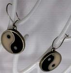TRENDY YIN YANG OORBELLEN KLEUR ZWART/ WIT NIEUW, Overige materialen, Hangers, Overige kleuren, Nieuw