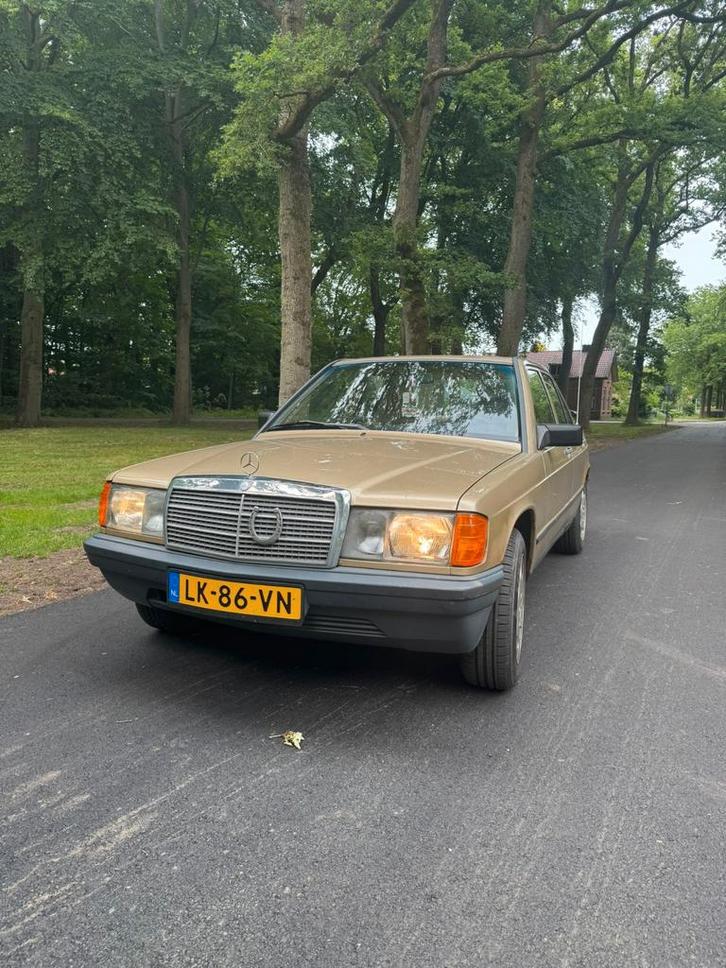 Mercedes 190E 1984 automaat benzine, Auto's, Oldtimers, Particulier, Centrale vergrendeling, Open dak, Trekhaak, Benzine, Sedan