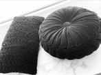 2 kussentjes rond 38cm langwerpig 47x25cm velours zwart set, Verzenden, Zo goed als nieuw, Zwart, Rond