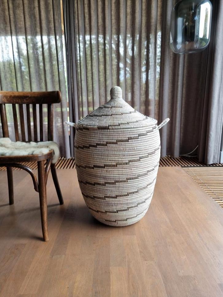 Afrikaanse zeegras wasmand opbergmand  handgemaakt in senega, Huis en Inrichting, Woonaccessoires | Schalen en Manden, Nieuw, Rond