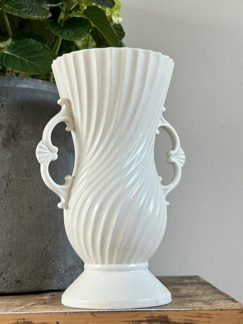 Bijzondere witte vaas italiaans vintage, Huis en Inrichting, Woonaccessoires | Vazen, Gebruikt, Wit, Minder dan 50 cm, Aardewerk of Porselein