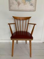 Vintage stoel met spijlen armleuning en skai, Huis en Inrichting, Stoelen, Jaren 50 jaren 60 Scandinavisch mid century, Gebruikt
