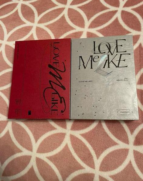 Sealed Omega X Love Me Like Album CD, Boeken, Muziek, Nieuw, Artiest, Ophalen of Verzenden