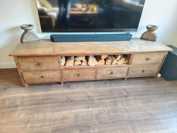 Teak houten tv-meubel beschikbaar voor biedingen