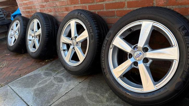 Originele volvo velgen model 2017 v40 v60 etc.205 55 R16, Auto-onderdelen, Banden en Velgen, Band(en), Zomerbanden, 16 inch, 205 mm