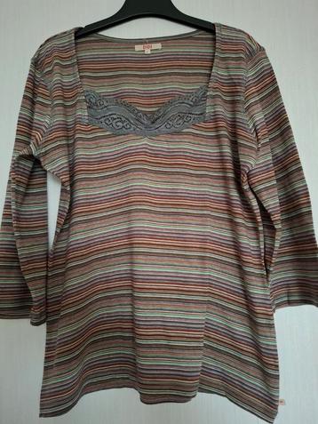 Didi gestreept shirt met grijs halslijn kantdetail. L. beschikbaar voor biedingen