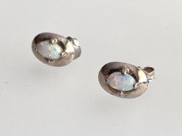 Vintage oorstekers zilver Australische opaal beschikbaar voor biedingen