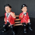 Laurel en Hardy Stan Ollie komisch duo zittend op bankje, Ophalen of Verzenden, Overige figuren, Zo goed als nieuw, Beeldje of Figuurtje