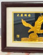 Chinees kunstwerk ingelijst gouden adelaar reliëf bladgoud, Ophalen of Verzenden