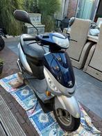 Peugeot V clic zonder sleutels, Fietsen en Brommers, Scooters | Peugeot, Ophalen, Overige modellen, Zo goed als nieuw, Benzine