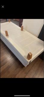 Hele mooie bed met houten poten, Huis en Inrichting, Slaapkamer | Bedden, 160 cm, Overige materialen, Crème, Ophalen of Verzenden